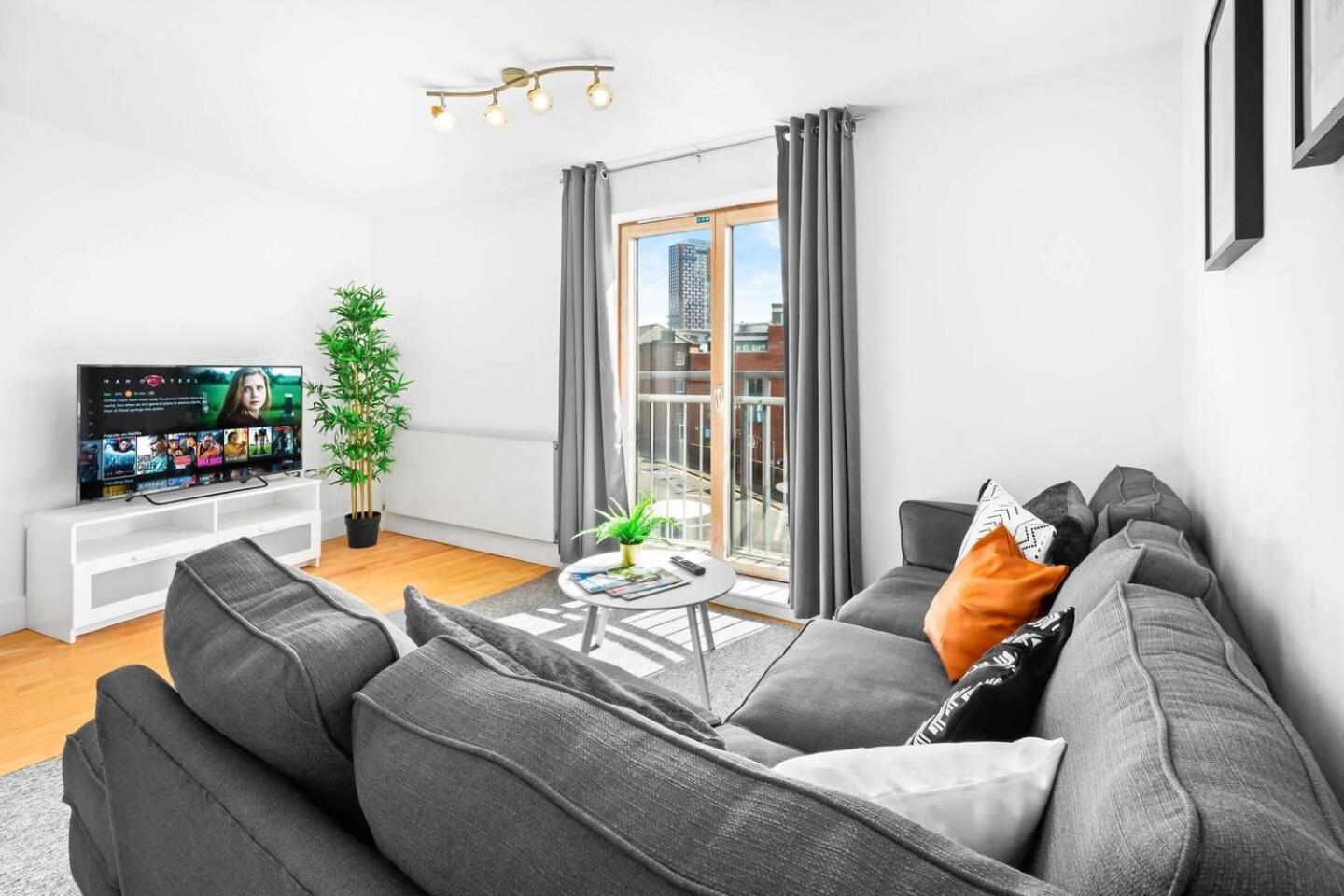 City Centre - Two Bedroom Apartment - Juliet Balcony - Secure Parking - Wifi - Smart Tv - Top Rated -33S Birmingham Exteriör bild