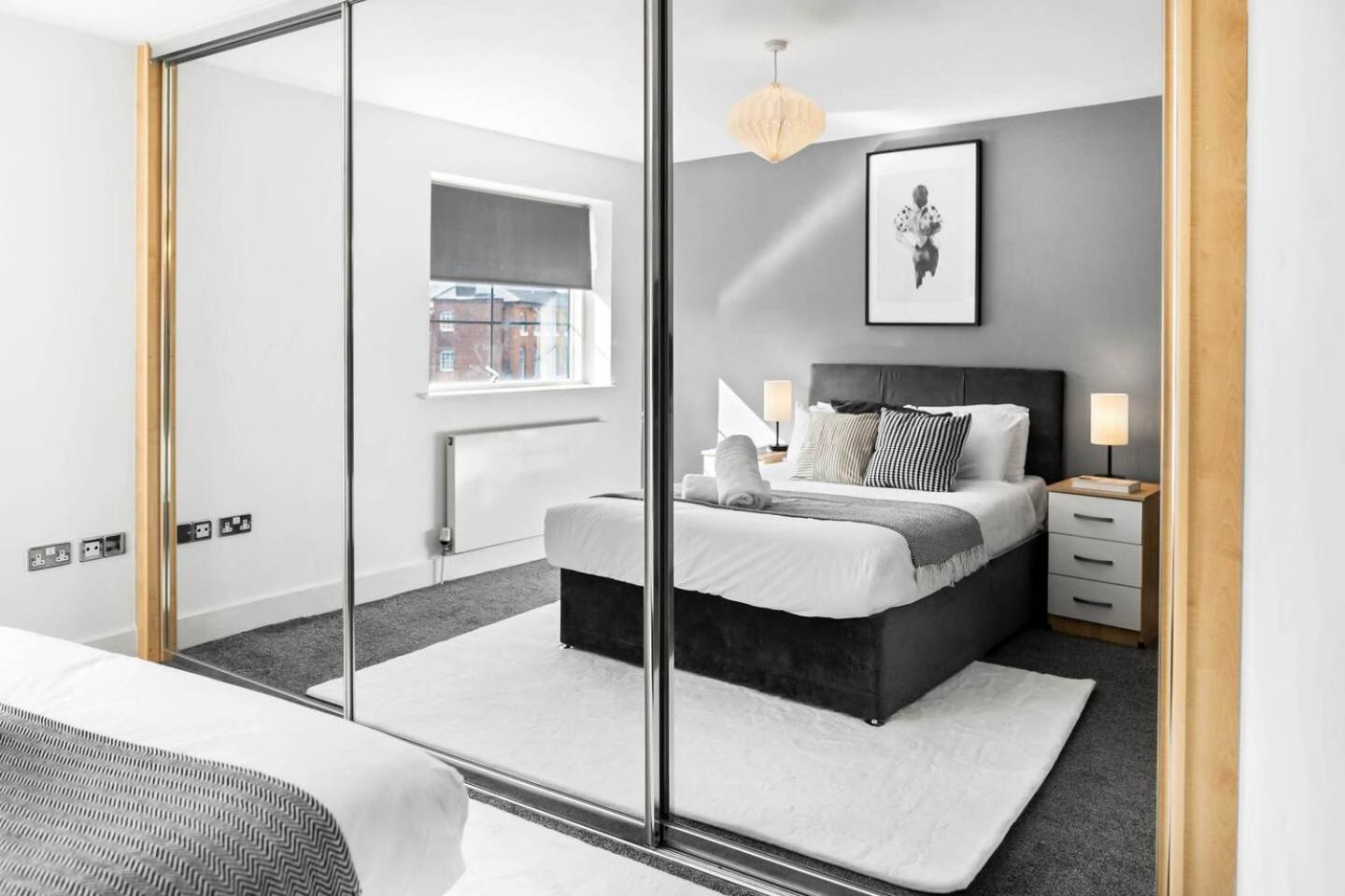 City Centre - Two Bedroom Apartment - Juliet Balcony - Secure Parking - Wifi - Smart Tv - Top Rated -33S Birmingham Exteriör bild