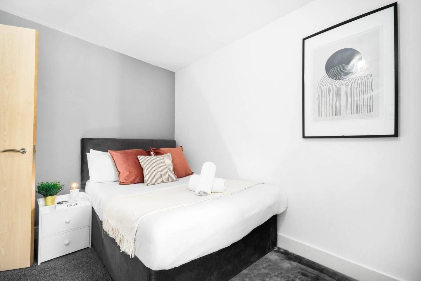 City Centre - Two Bedroom Apartment - Juliet Balcony - Secure Parking - Wifi - Smart Tv - Top Rated -33S Birmingham Exteriör bild